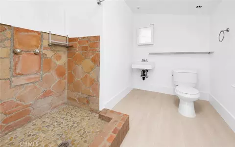 Bath - 14720 Valerio, Van Nuys, CA 91405 photo 3 of 12