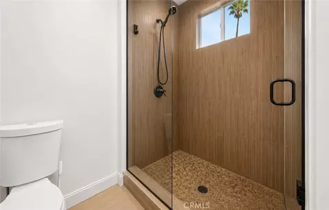 Bath - 14720 Valerio, Van Nuys, CA 91405 photo 12 of 12