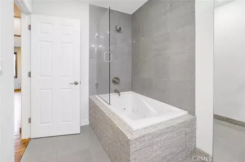 Bath - 14720 Valerio, Van Nuys, CA 91405 photo 9 of 12