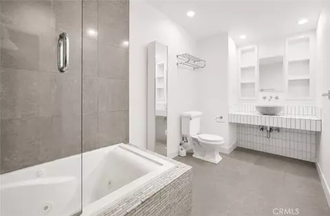 Bath - 14720 Valerio, Van Nuys, CA 91405 photo 2 of 12