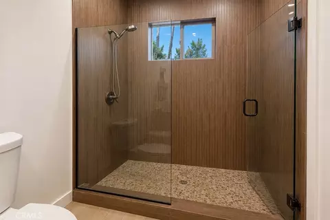 Bath - 14720 Valerio, Van Nuys, CA 91405 photo 6 of 12