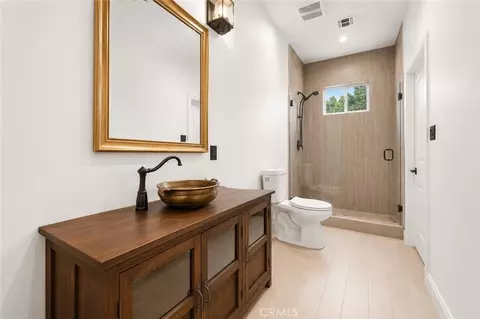Bath - 14720 Valerio, Van Nuys, CA 91405 photo 11 of 12