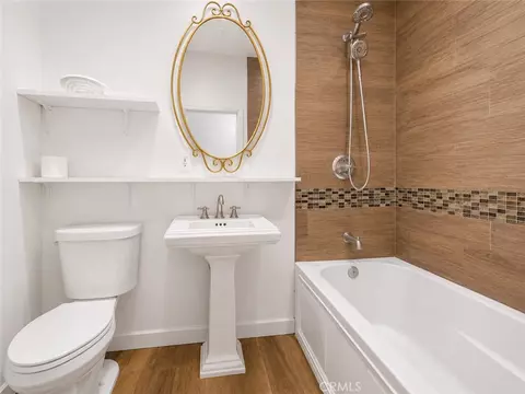 Bath - 14720 Valerio, Van Nuys, CA 91405 photo 4 of 12