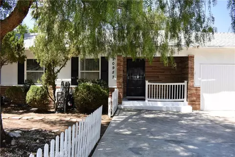 20957 Community St, Canoga Park, CA 91304