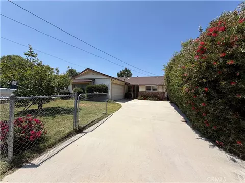 25259 De Wolfe, Newhall, CA 91321 photo 3