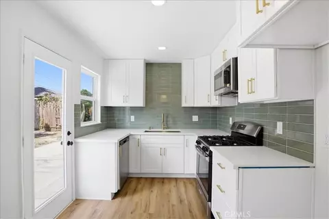 Kitchen - 168 Lark St, Oxnard, CA 93033 photo 1 of 2