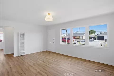 Living - 168 Lark St, Oxnard, CA 93033 photo 2 of 3