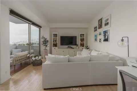 7250 Franklin Ave #1008, Los Angeles, CA 90046