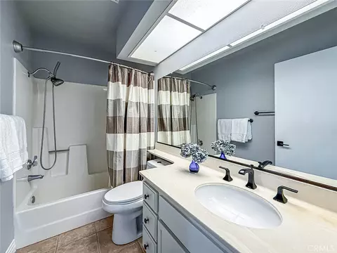 Bath - 4839 Elderberry, Moorpark, CA 93021 photo 2 of 4