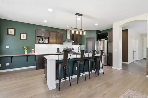 Kitchen - 45820 Caledonia Ct, Lancaster, CA 93534 photo 2 of 4