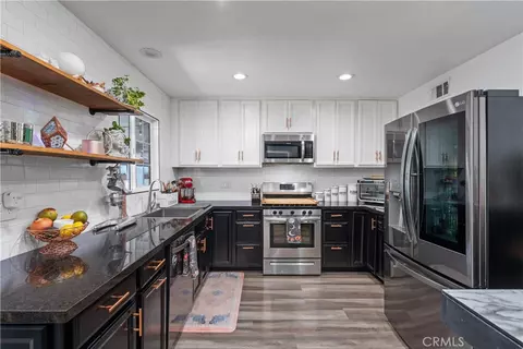 Kitchen - 1868 Cloud Ct, Simi Valley, CA 93065 photo 2 of 3