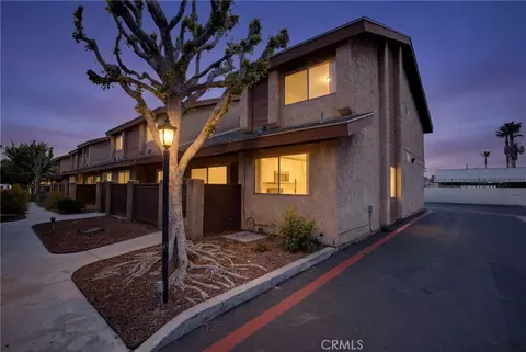 8435 Columbus Ave #17, North Hills, CA 91343