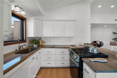 Kitchen - 3933 Sunset, Channel Islands Beach, CA 93035 photo 1 of 2