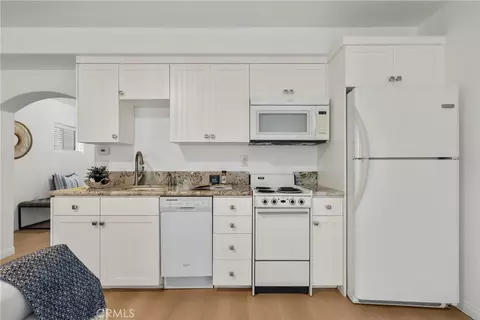 Kitchen - 3933 Sunset, Channel Islands Beach, CA 93035 photo 2 of 2