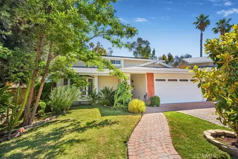 21820 Peppercorn Dr, Saugus, CA 91350