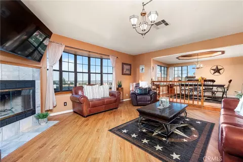 Living - 6716 Granada Dr, Palmdale, CA 93551 photo 1 of 3