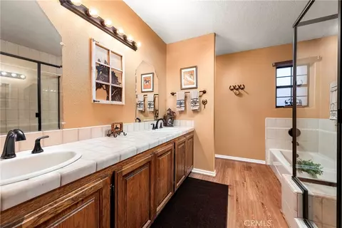 Bath - 6716 Granada Dr, Palmdale, CA 93551 photo 4 of 5