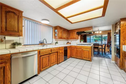 Kitchen - 6716 Granada Dr, Palmdale, CA 93551 photo 2 of 4
