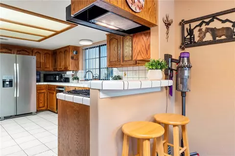 Kitchen - 6716 Granada Dr, Palmdale, CA 93551 photo 4 of 4