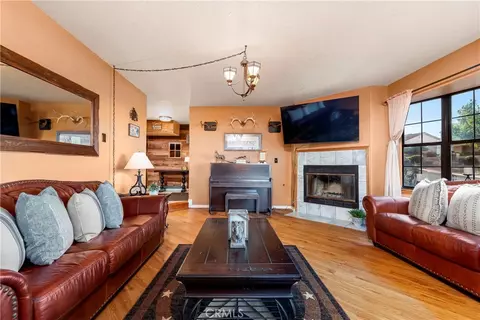 Living - 6716 Granada Dr, Palmdale, CA 93551 photo 2 of 3