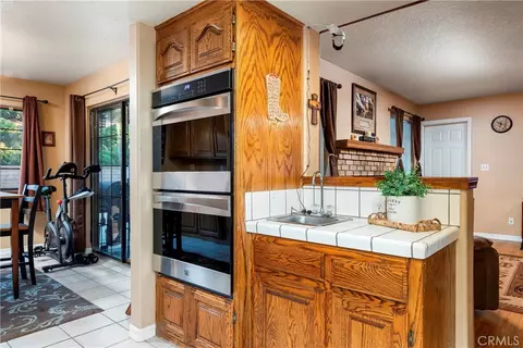 Kitchen - 6716 Granada Dr, Palmdale, CA 93551 photo 3 of 4