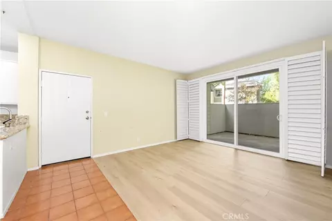 Living - 27668 Haskell Canyon Rd, Saugus, CA 91350 photo 2 of 4