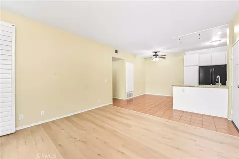 Living - 27668 Haskell Canyon Rd, Saugus, CA 91350 photo 3 of 4