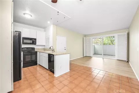 Living - 27668 Haskell Canyon Rd, Saugus, CA 91350 photo 4 of 4