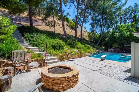 19611 Rosita St, Tarzana, CA 91356