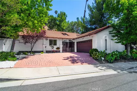 19611 Rosita St, Tarzana, CA 91356