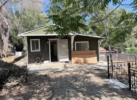 13238 Reservoir Ave, Santa Clarita, CA 91390