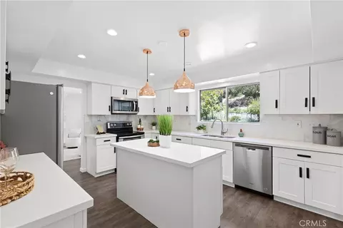 Kitchen - 7971 Sangamon Ave, Sun Valley, CA 91352 photo 1 of 2