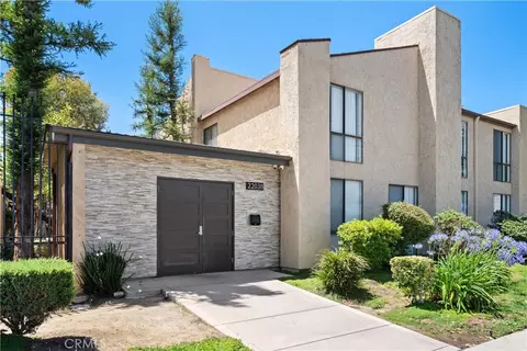 22038 Vanowen #232, Woodland Hills, CA 91303