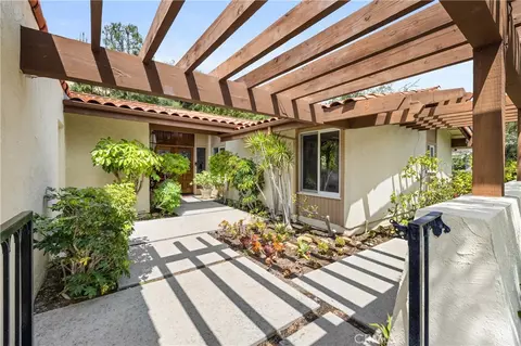 4011 Ellenita Ave, Tarzana, CA 91356