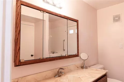 Bath - 2454 Invar Ct, Simi Valley, CA 93065 photo 2 of 7