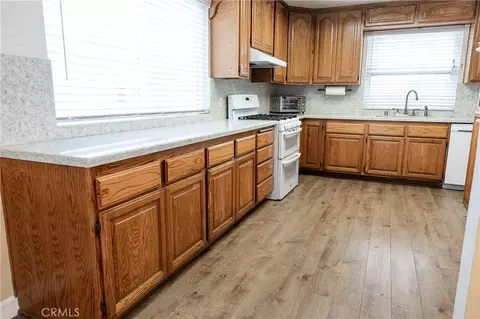 Kitchen - 2454 Invar Ct, Simi Valley, CA 93065 photo 4 of 6