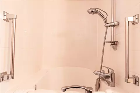 Bath - 2454 Invar Ct, Simi Valley, CA 93065 photo 4 of 7