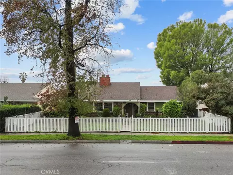 9253 Hayvenhurst Ave, North Hills, CA 91343