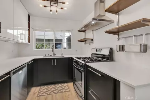 5550 Owensmouth #104, Woodland Hills, CA 91367