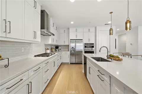 Kitchen - 18135 Tableau Way, Saugus, CA 91350 photo 3 of 3