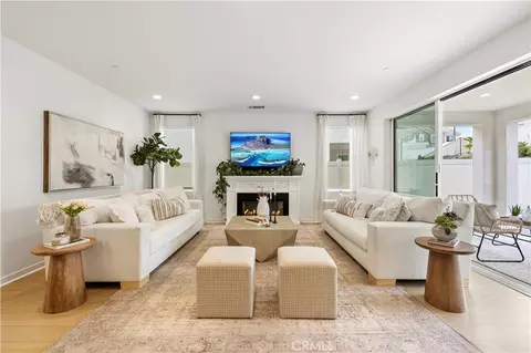 Living - 18135 Tableau Way, Saugus, CA 91350 photo 1 of 2