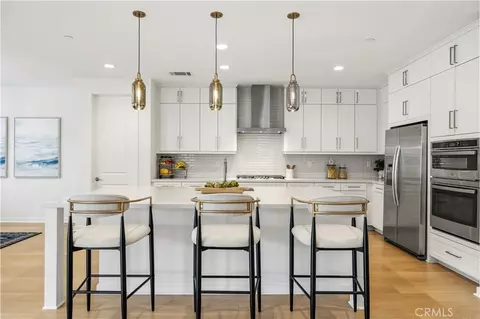 Kitchen - 18135 Tableau Way, Saugus, CA 91350 photo 1 of 2
