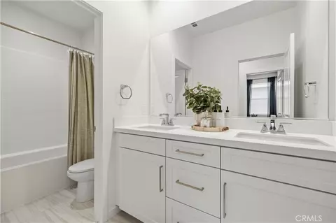 Bath - 18135 Tableau Way, Saugus, CA 91350 photo 2 of 3