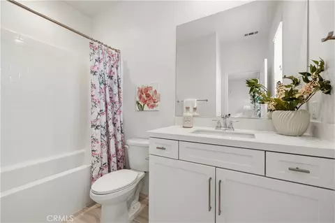 Bath - 18135 Tableau Way, Saugus, CA 91350 photo 3 of 3