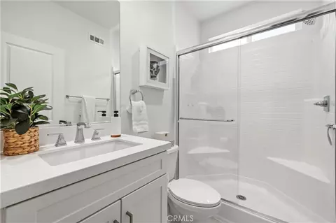 Bath - 18135 Tableau Way, Saugus, CA 91350 photo 1 of 3