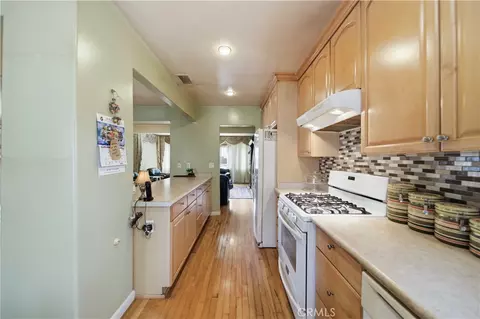 Kitchen - 6853 Vanalden Ave, Reseda, CA 91335 photo 4 of 5