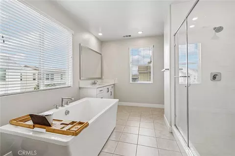 Bath - 27003 Goldfields Ct, Valencia, CA 91381 photo 3 of 3