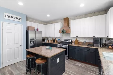 Kitchen - 43245 Sunny, Lancaster, CA 93536 photo 3 of 4