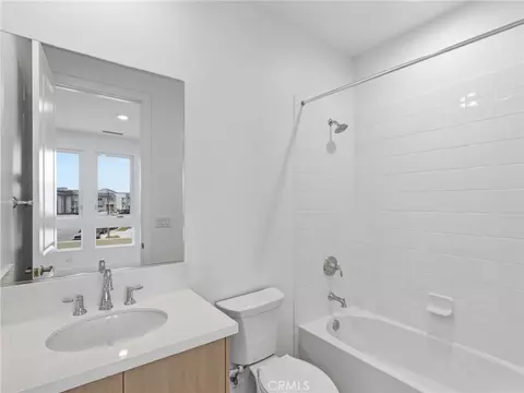 Bath - 27643 Juniper Ln, Valencia, CA 91381 photo 6 of 7