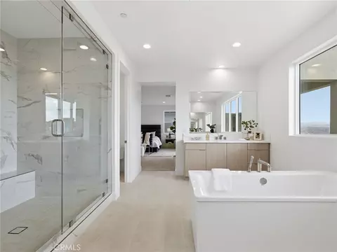 Bath - 27643 Juniper Ln, Valencia, CA 91381 photo 4 of 7